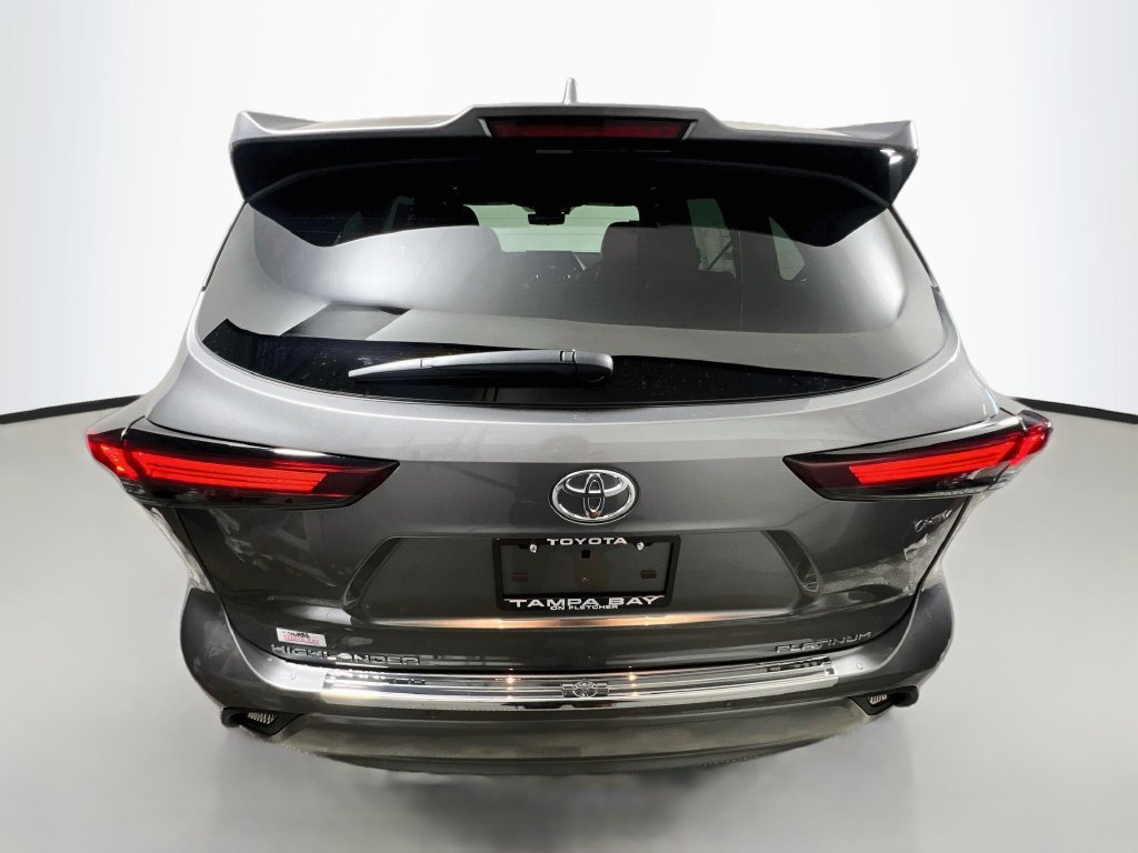 New 2026 Toyota Highlander Platinum AWD/4WD image 4