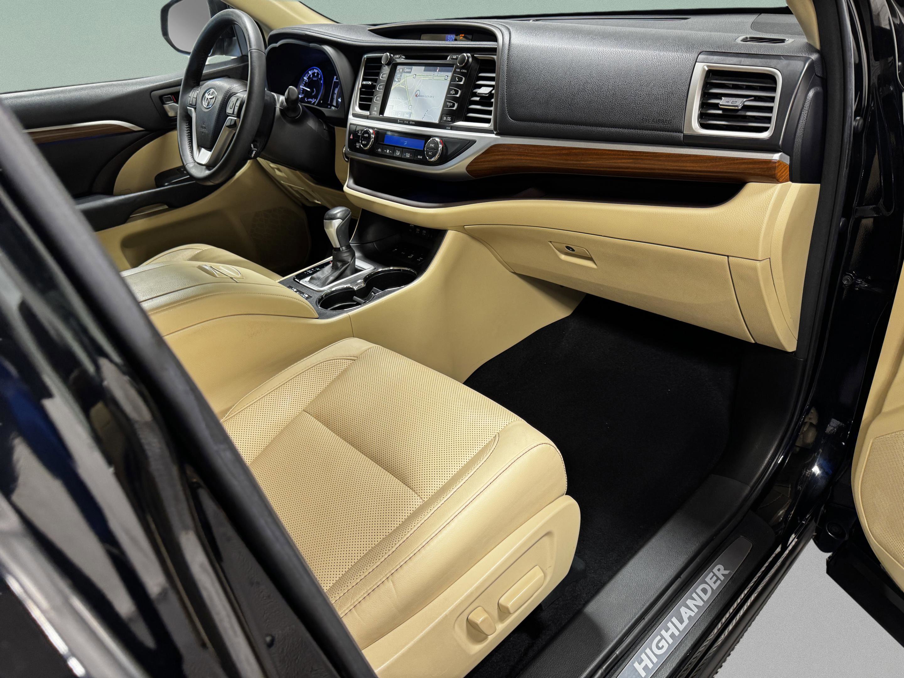 Used 2017 Toyota Highlander Limited AWD/4WD image 11