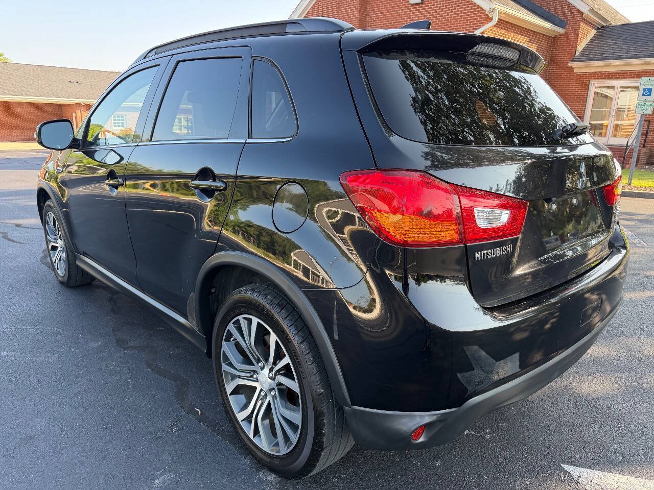Used 2017 Mitsubishi Outlander Sport SEL FWD image 5
