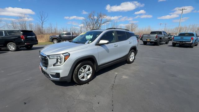 Certified 2022 GMC Terrain SLE w/ Driver Convenience Package image 4