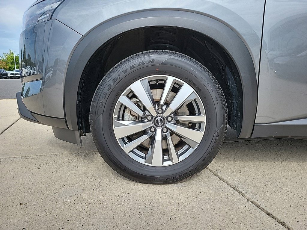 Used 2025 Nissan Pathfinder SL AWD/4WD image 8