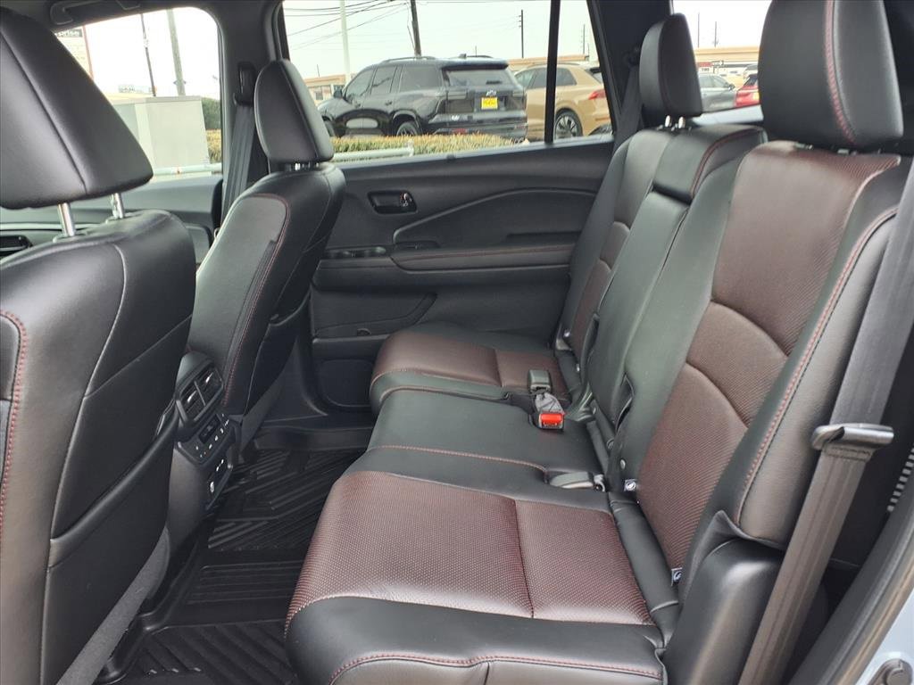 Used 2025 Honda Passport Black Edition image 13