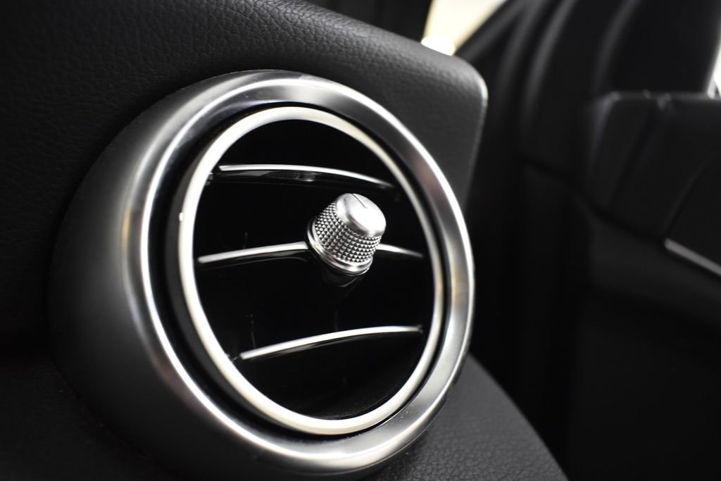 Used 2022 Mercedes-Benz GLC 300 4MATIC Coupe image 36