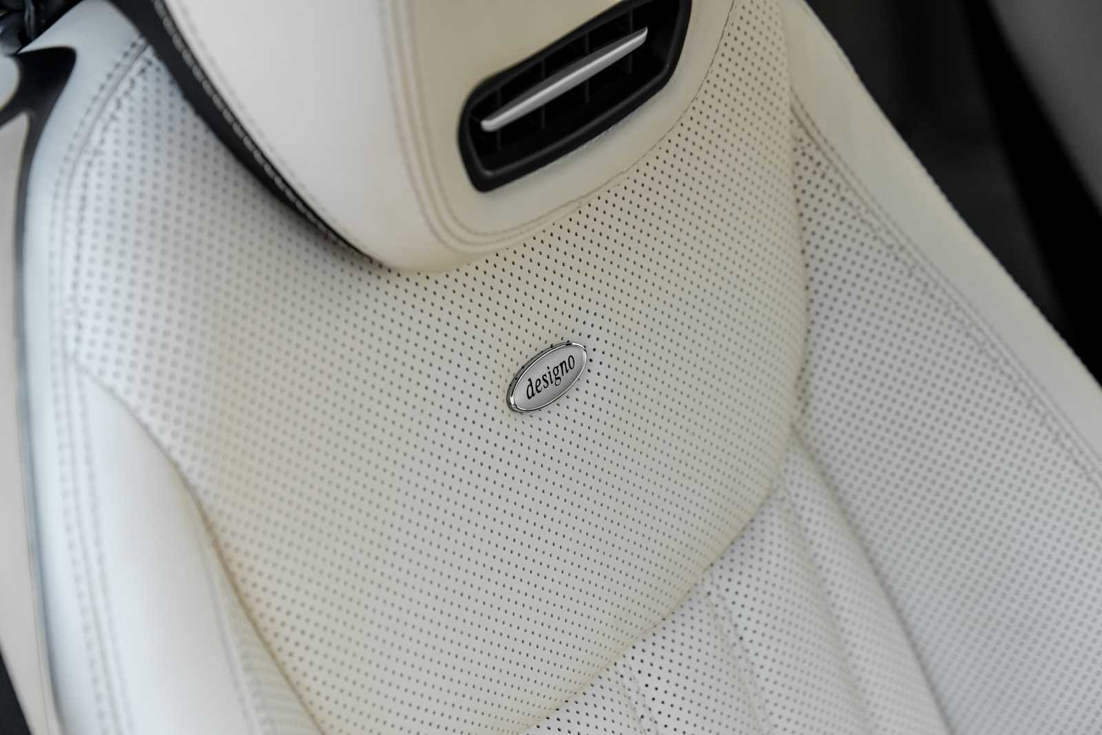 Used 2011 Mercedes-Benz SL 550 image 31