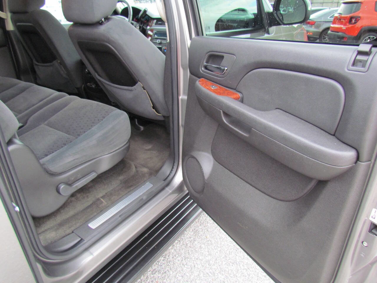 Used 2008 Chevrolet Suburban LT w/ Convenience Package 1 image 16