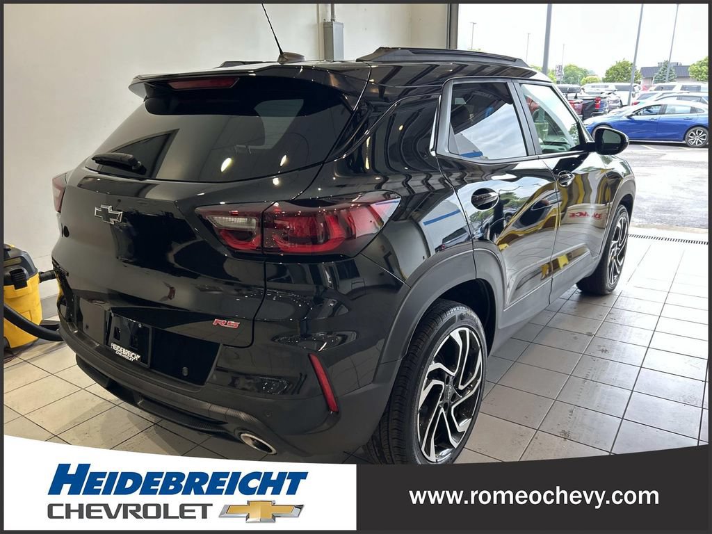 Used 2024 Chevrolet TrailBlazer RS w/ Driver Confidence Package AWD/4WD image 4