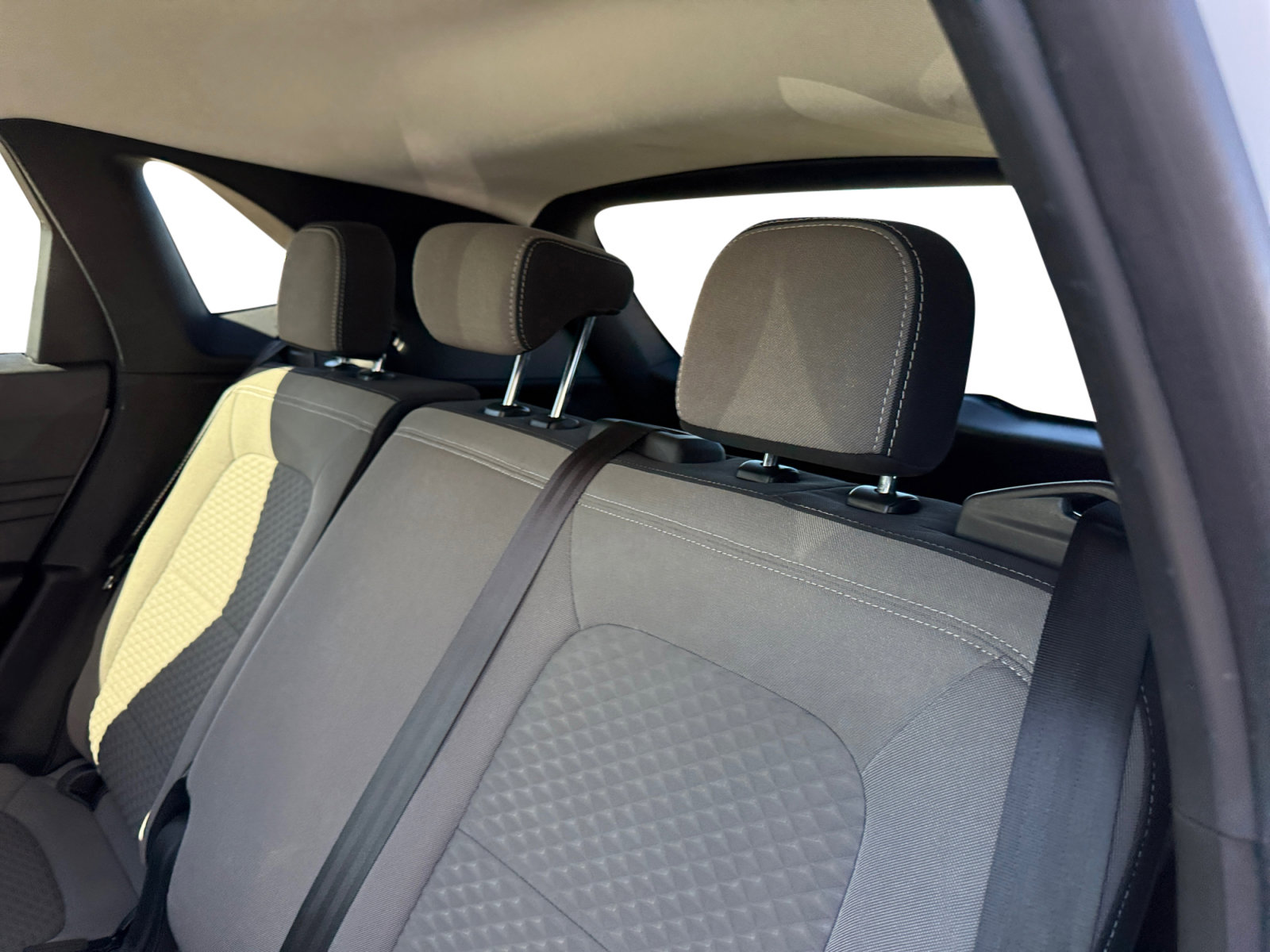 Used 2021 Ford Escape SE image 16