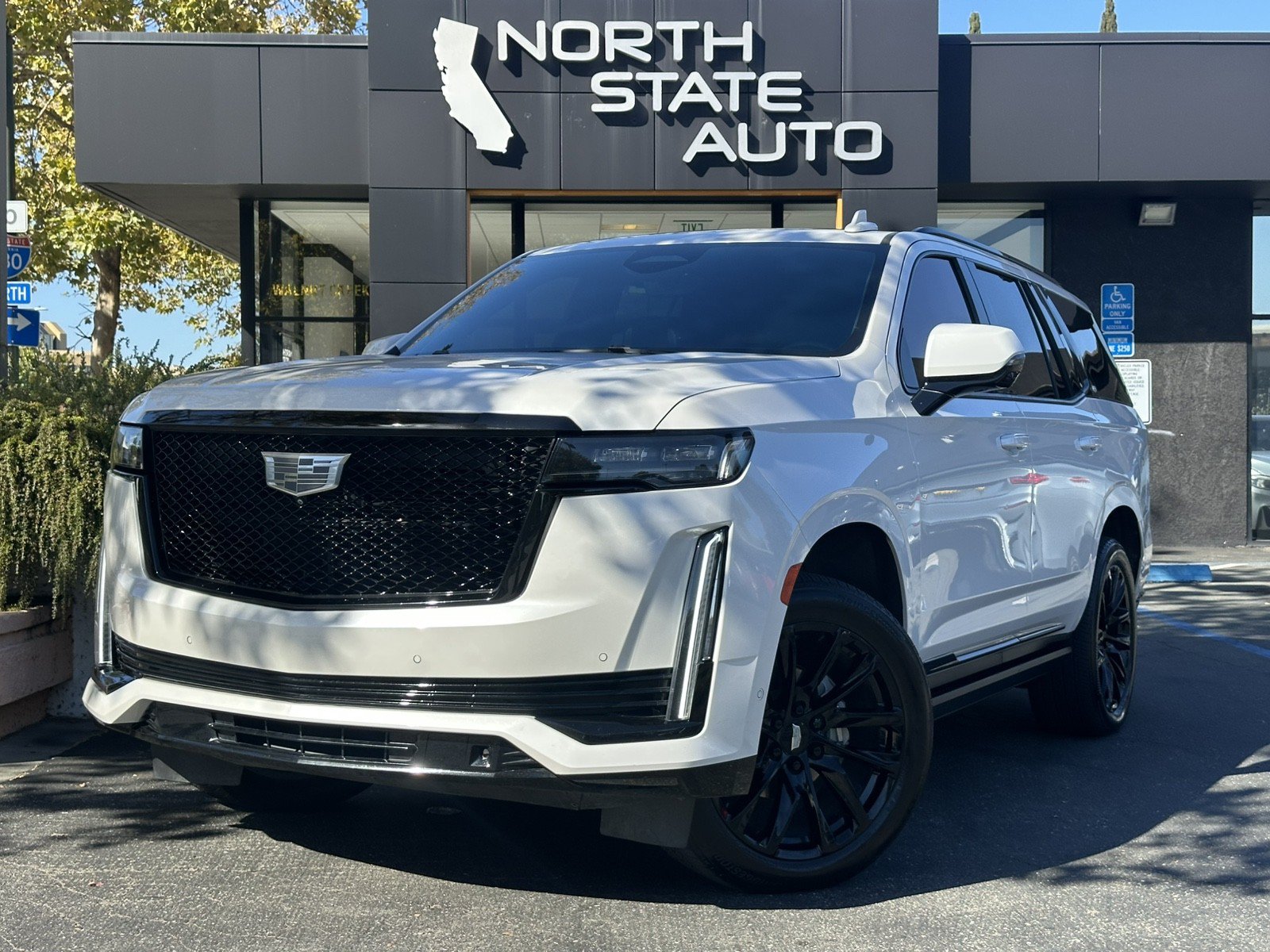 Used 2021 Cadillac Escalade Sport Platinum w/ LPO, ONYX Package AWD/4WD image 2