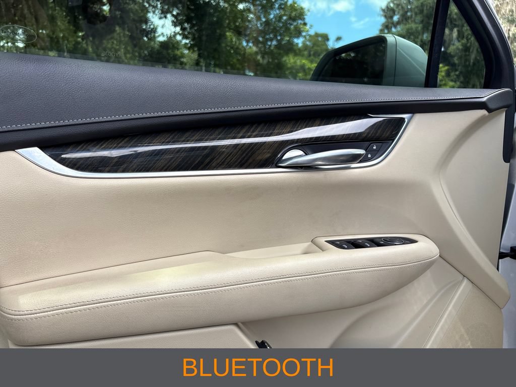 Used 2017 Cadillac XT5 FWD image 3