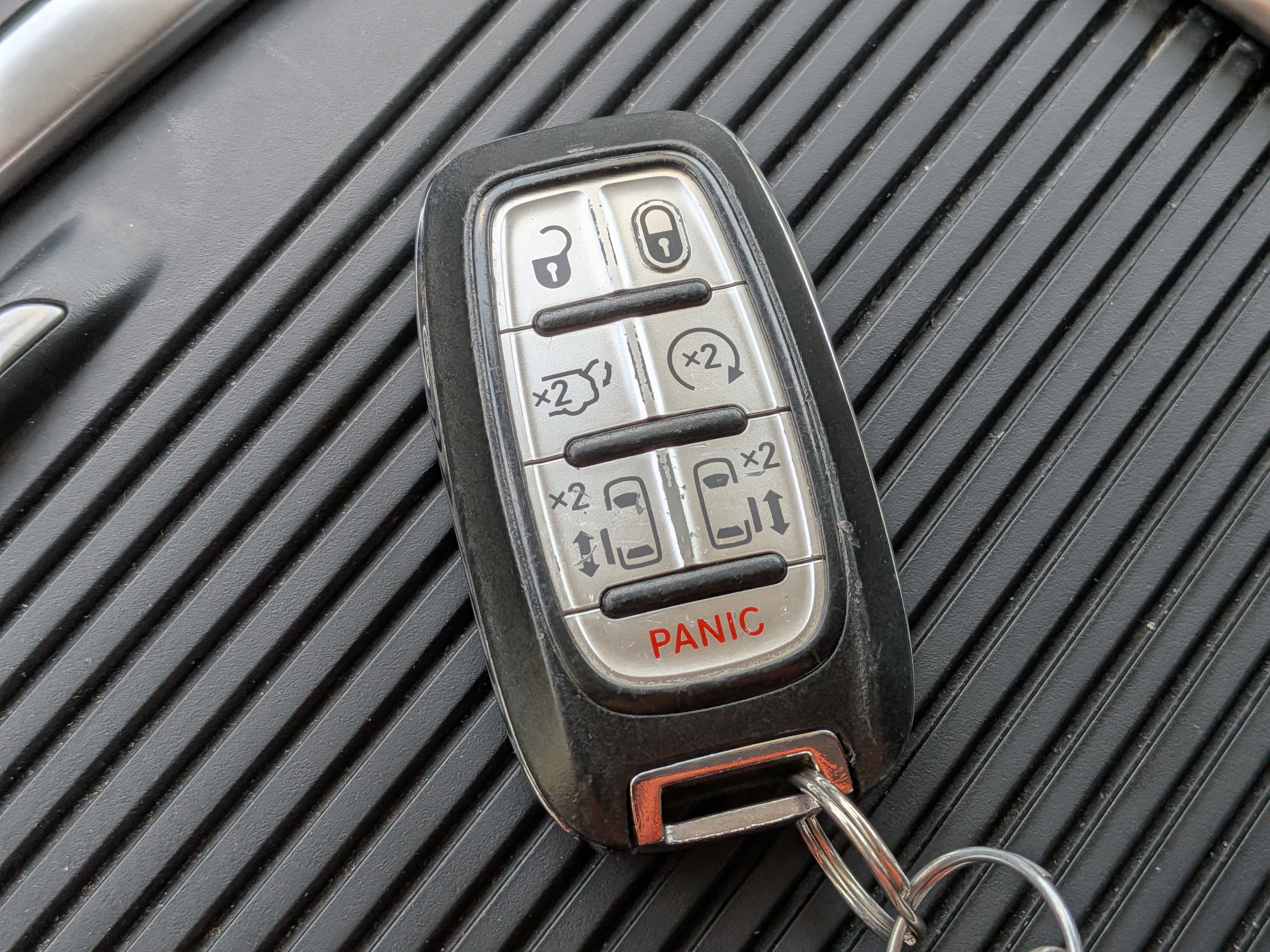 Used 2018 Chrysler Pacifica Touring-L Plus w/ Tire & Wheel Group FWD image 29