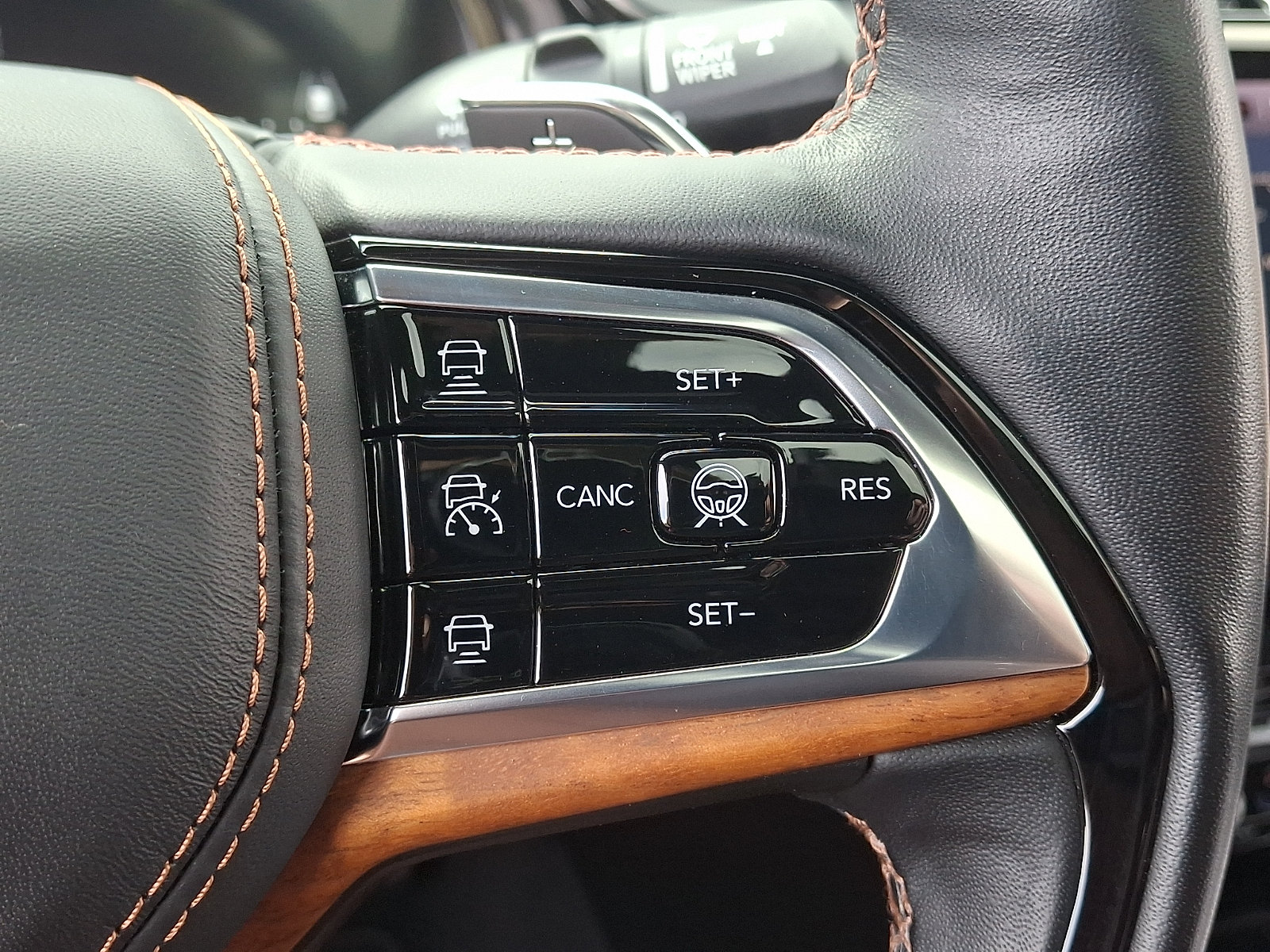 Used 2023 Jeep Grand Cherokee L Summit AWD/4WD image 30