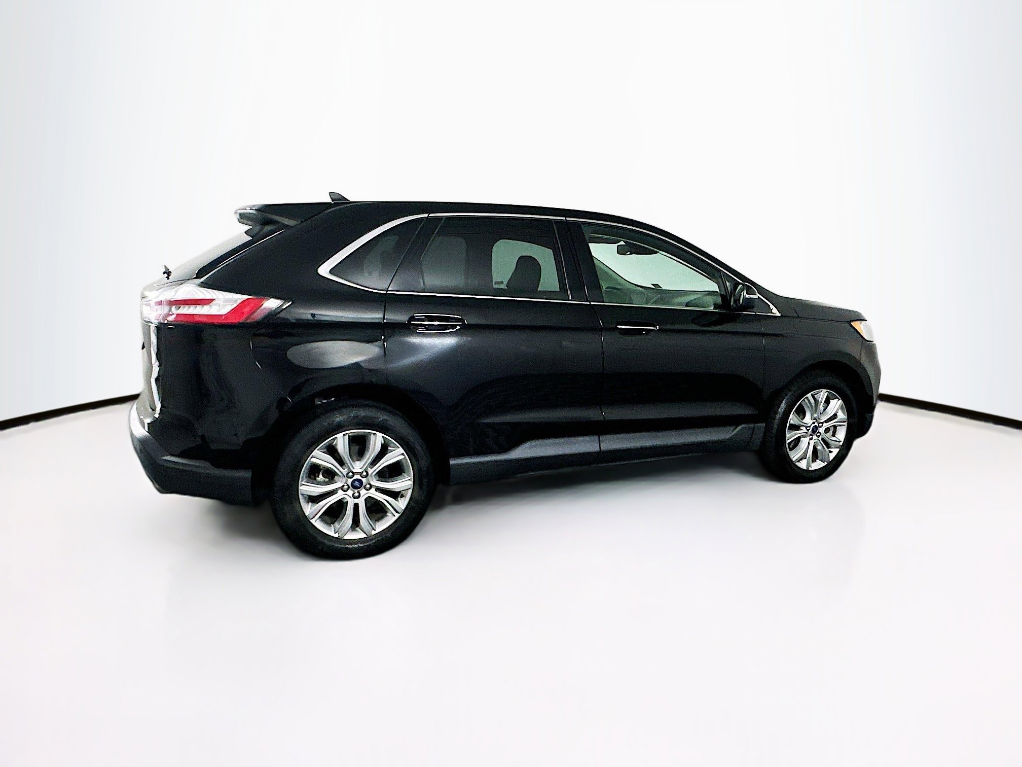 Used 2021 Ford Edge Titanium FWD image 10