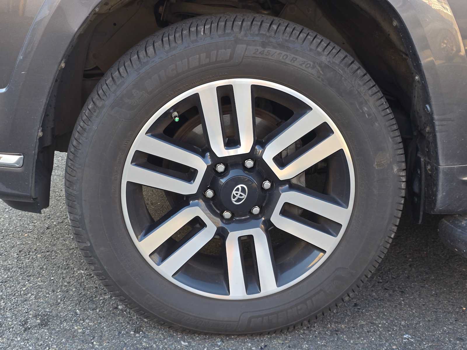 Used 2018 Toyota 4Runner Limited AWD/4WD image 4