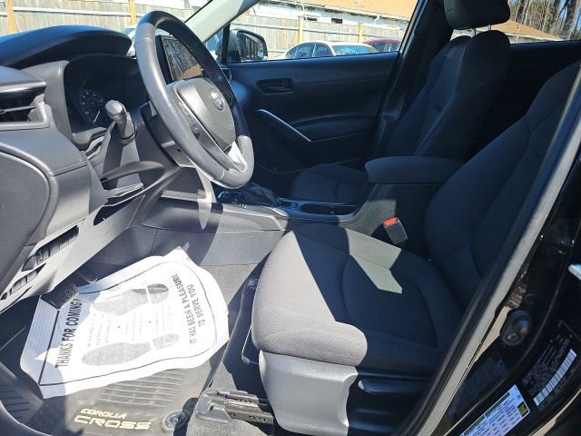 Used 2023 Toyota Corolla Cross LE AWD/4WD image 11