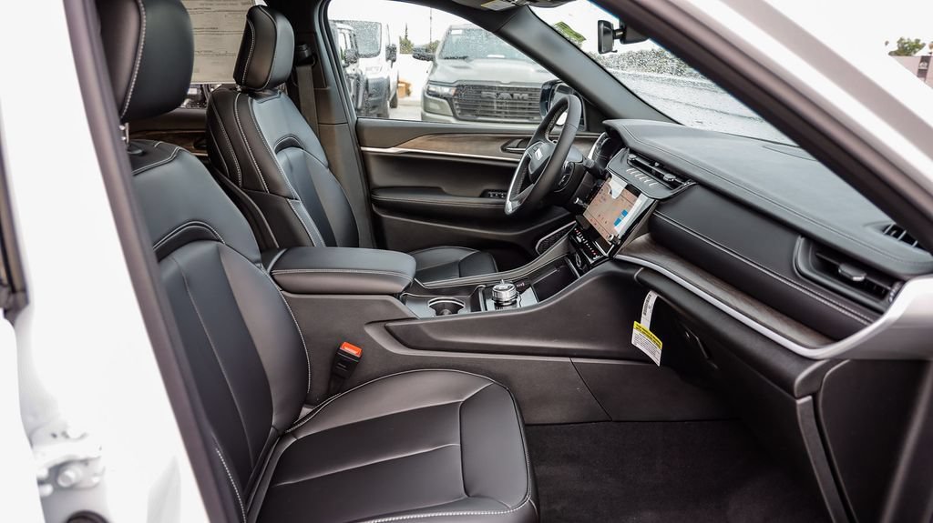 New 2026 Jeep Grand Cherokee Limited w/ Limited Altitude Package AWD/4WD image 21