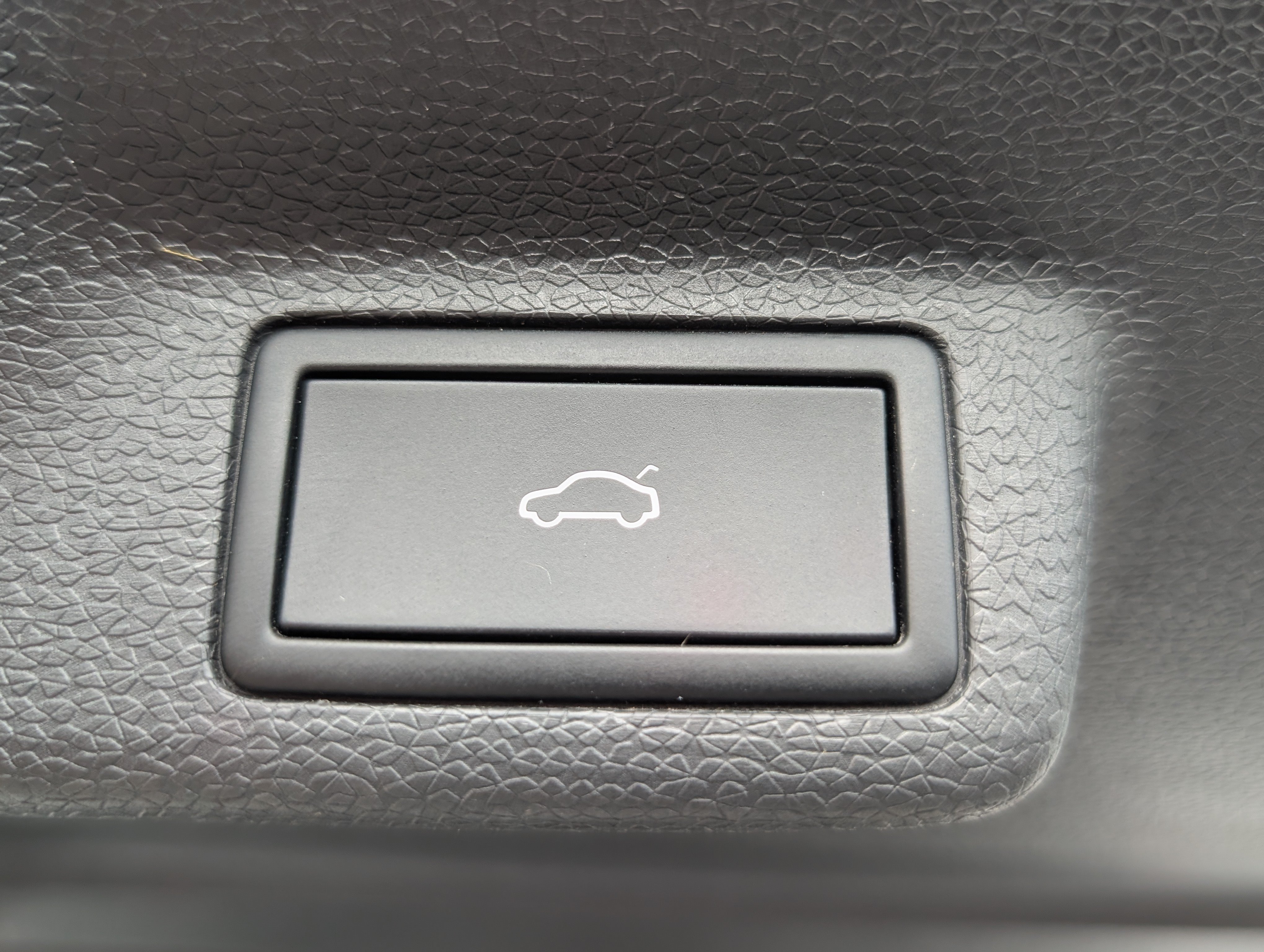 Used 2025 Volkswagen ID. Buzz Pro S Plus RWD image 14