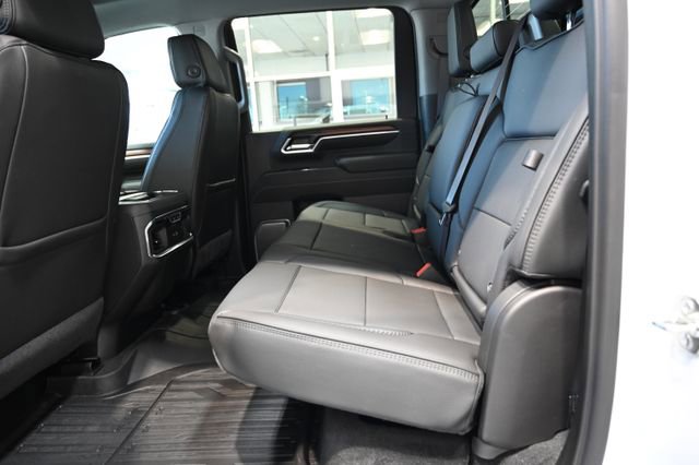 New 2026 GMC Sierra 3500 Denali w/ LPO, Black Badging Package image 15