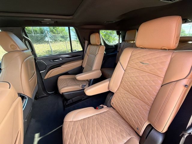 Used 2023 Cadillac Escalade Sport AWD/4WD image 32