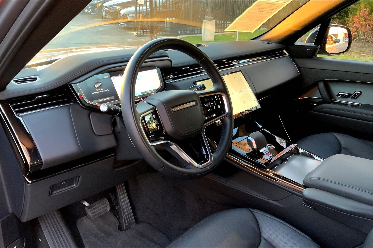 Used 2024 Land Rover Range Rover Sport SE image 17