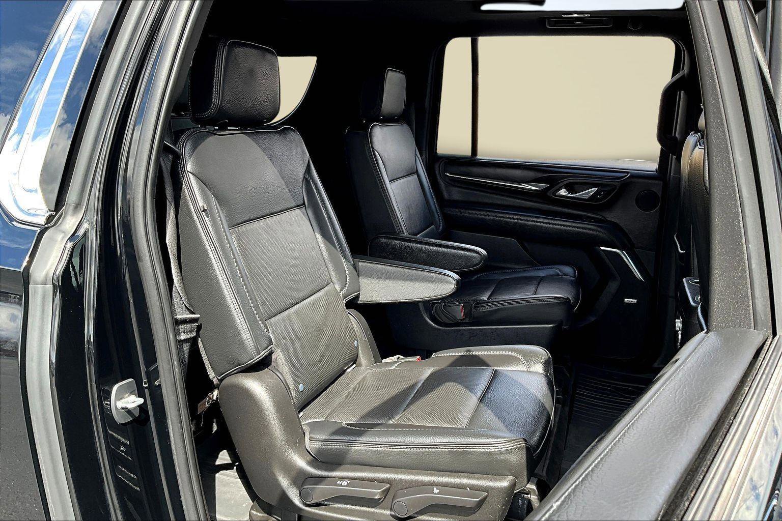 Used 2021 GMC Yukon XL Denali w/ Denali Premium Package image 28