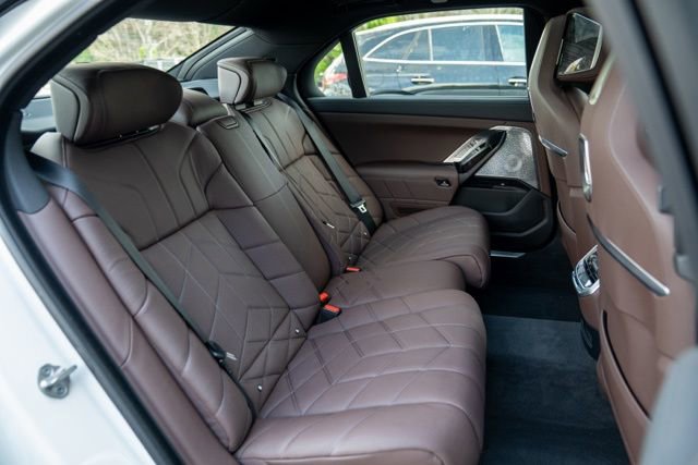 Used 2023 BMW i7 xDrive60 w/ Executive Package 2 image 48