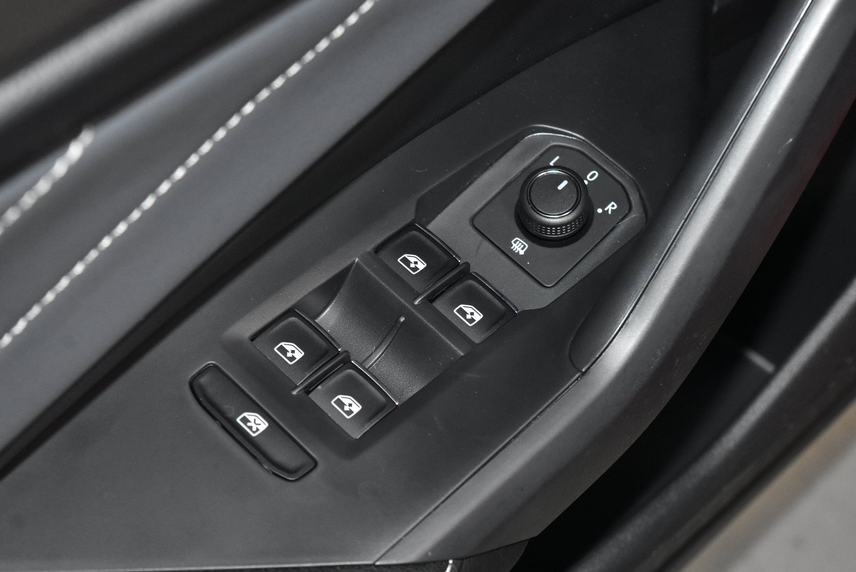 New 2026 Volkswagen Jetta SEL FWD image 4