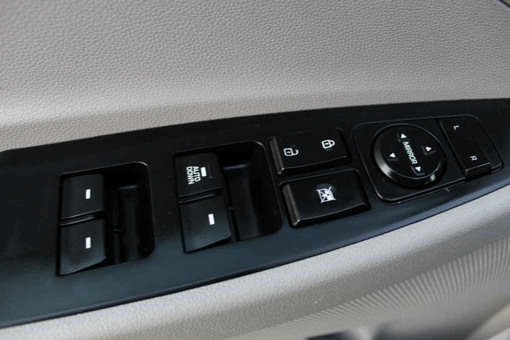 Used 2020 Hyundai Tucson SE image 11