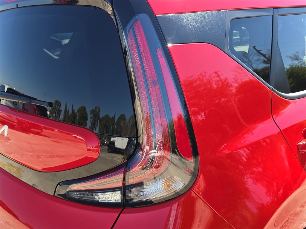 Certified 2025 Kia Soul LX w/ LX Technology Package image 11