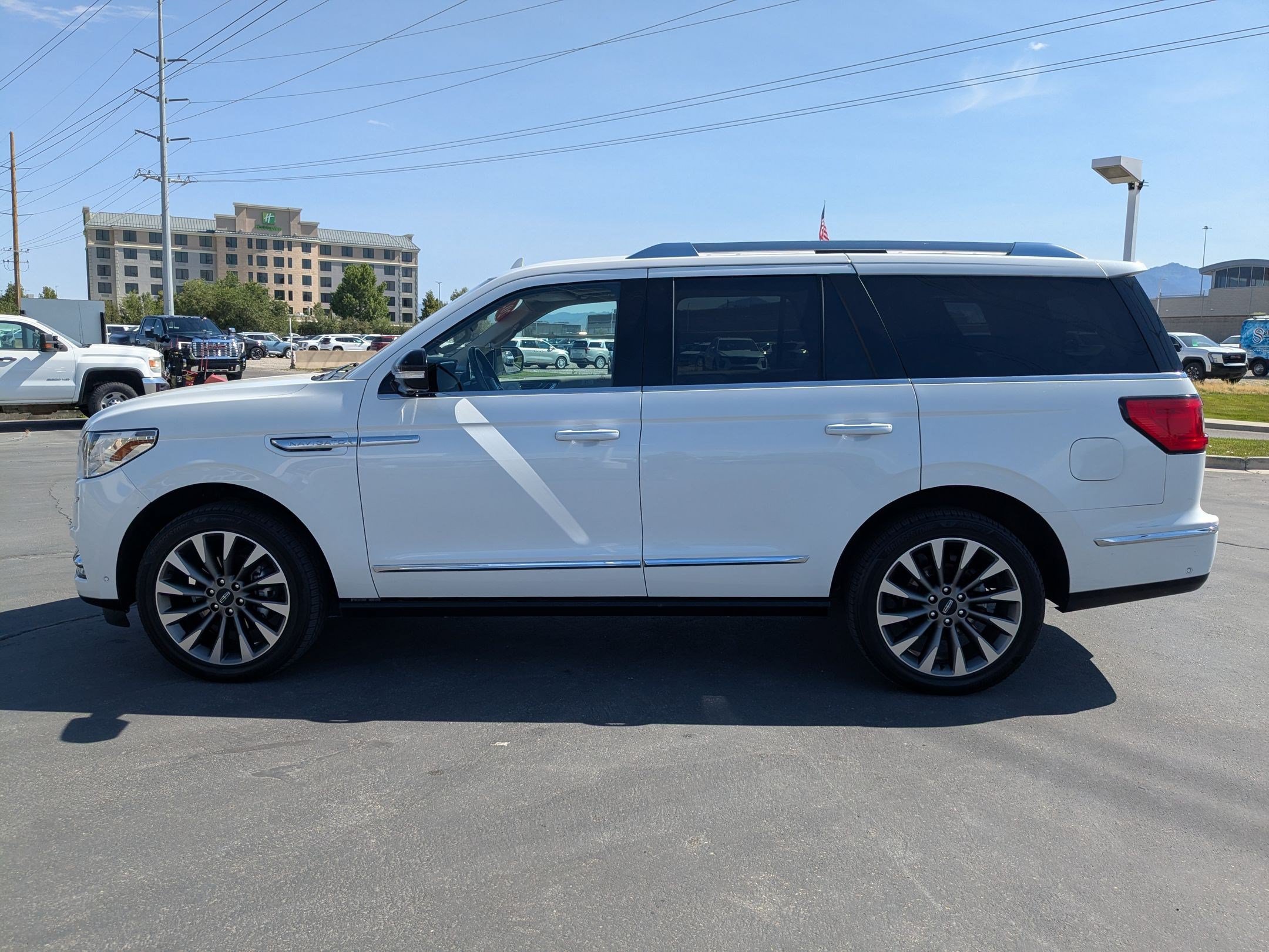 Used 2020 Lincoln Navigator Reserve w/ Luxury Package AWD/4WD image 2