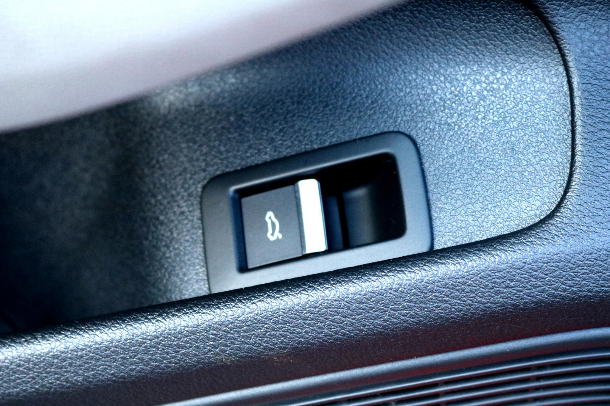 Used 2017 Audi A4 2.0T Premium Plus w/ Premium Plus Package image 16