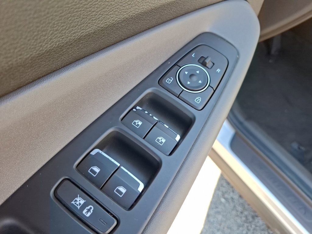 Used 2020 Hyundai Santa Fe SEL w/ Convenience Package FWD image 12
