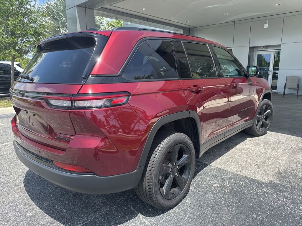 Used 2025 Jeep Grand Cherokee Limited w/ Black Appearance Package RWD image 3