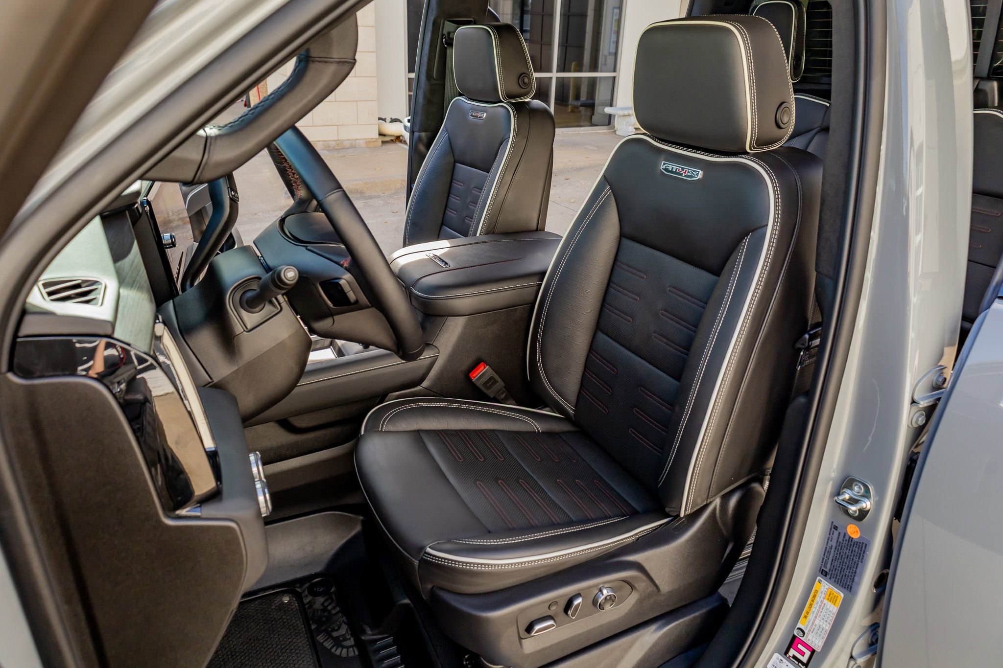 Used 2025 GMC Sierra 2500 AT4X image 29