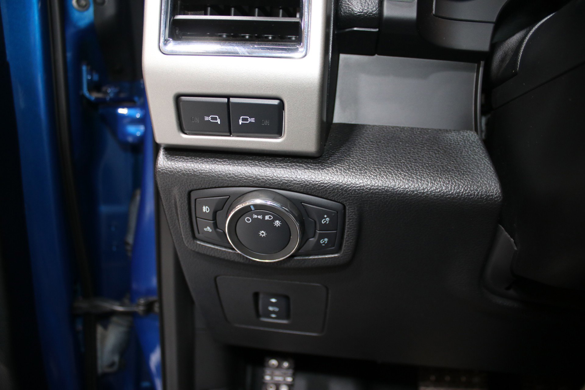 Used 2017 Ford F150 Lariat w/ Equipment Group 502A Luxury image 64