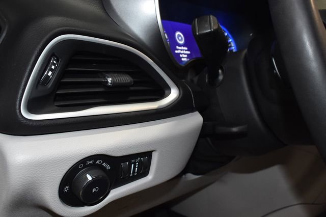 Certified 2024 Chrysler Pacifica Touring-L image 27