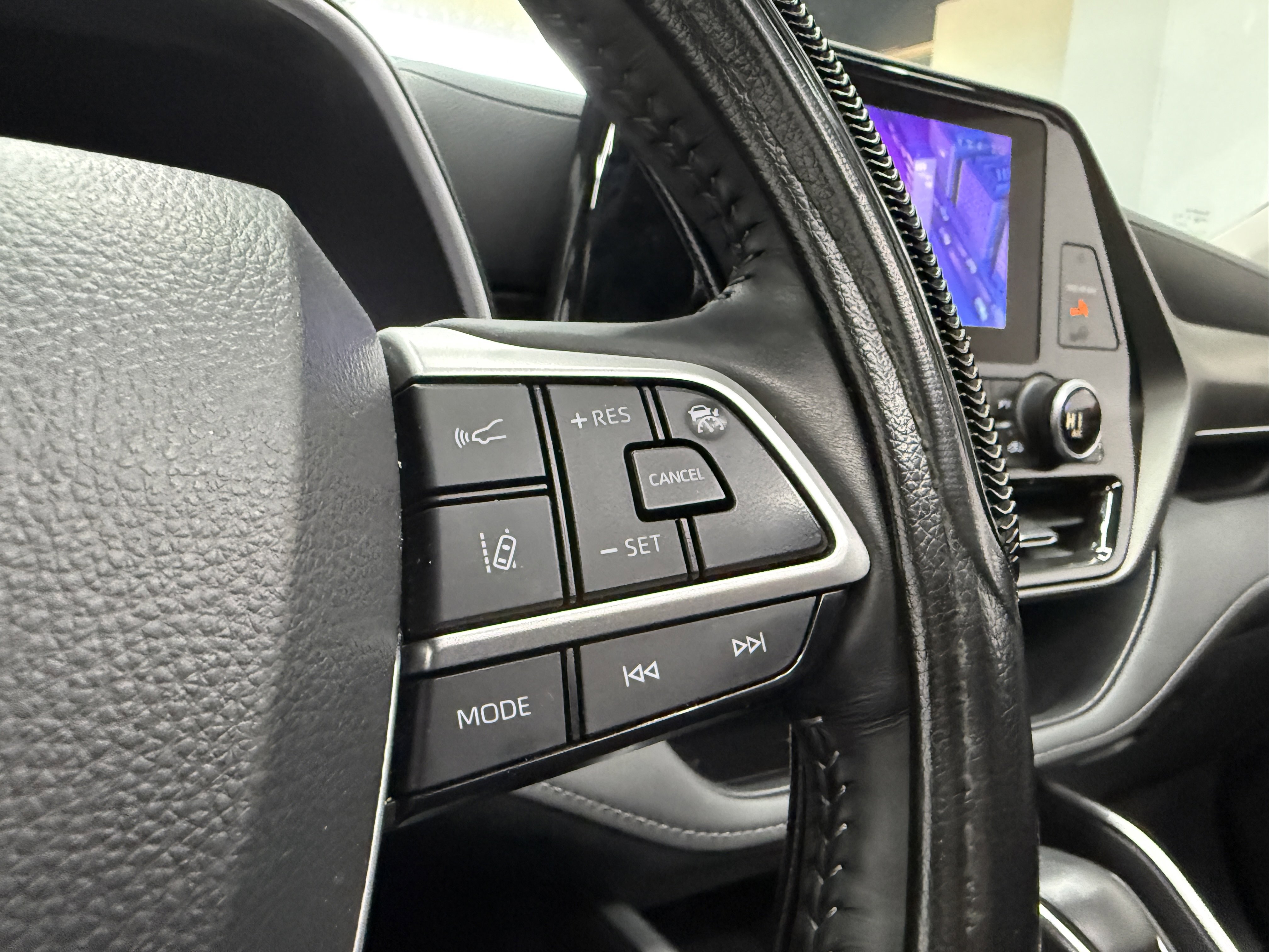 Used 2024 Toyota Highlander XLE image 16