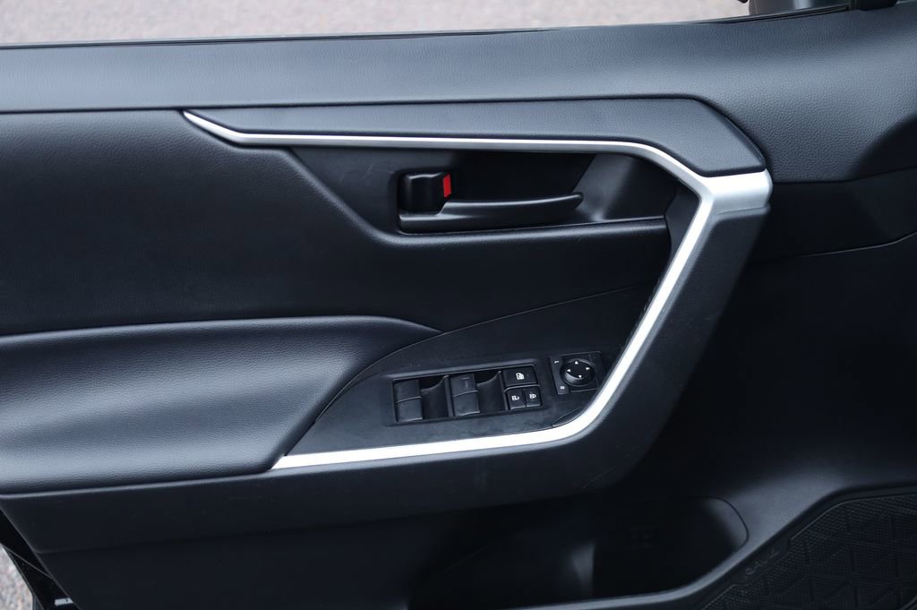 Used 2021 Toyota RAV4 LE image 24