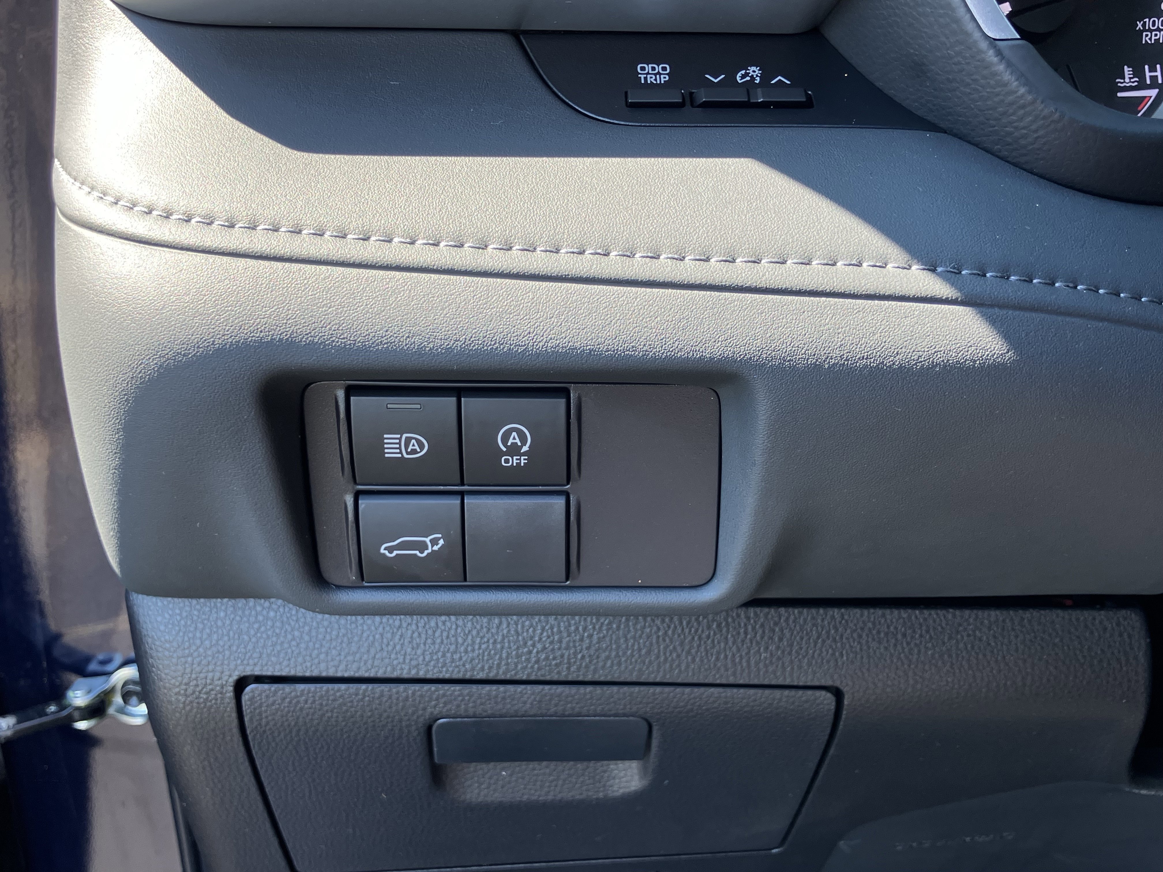 Used 2025 Toyota Highlander XLE FWD image 19
