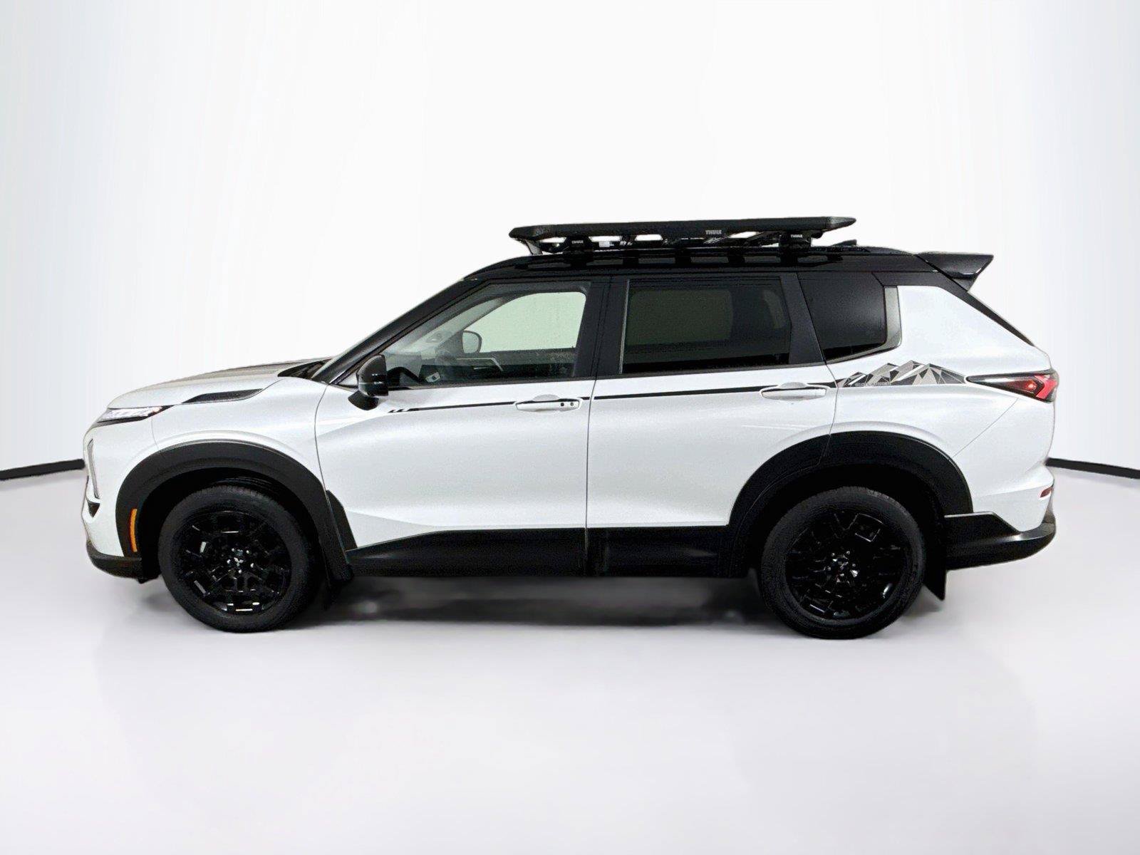 Used 2026 Mitsubishi Outlander AWD image 2