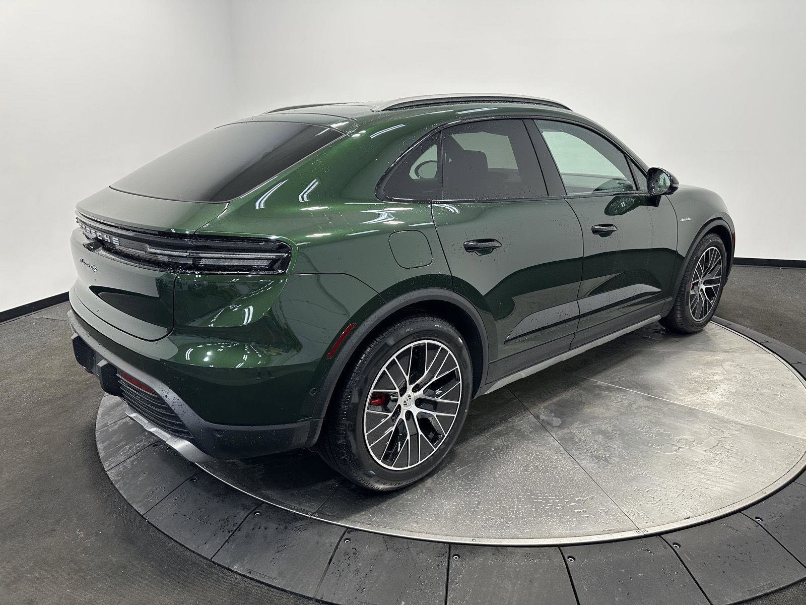 New 2025 Porsche Macan 4S Electric AWD/4WD image 7