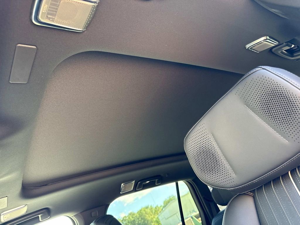 New 2026 Cadillac Vistiq Sport w/ LPO, Floor Liner Package image 32