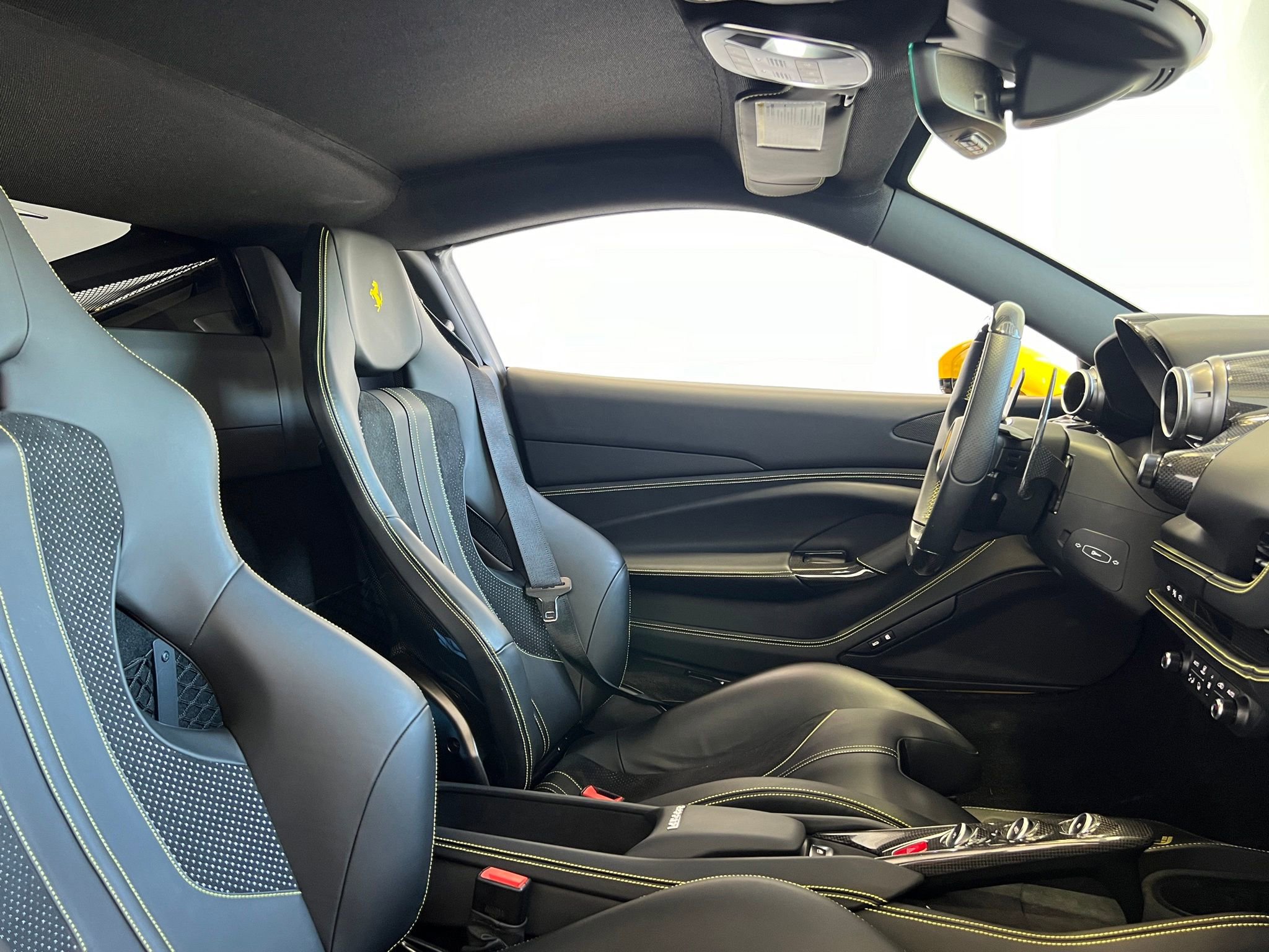Used 2022 Ferrari F8 Tributo RWD image 2