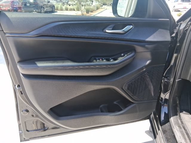 Used 2024 Jeep Grand Cherokee L Altitude AWD/4WD image 13