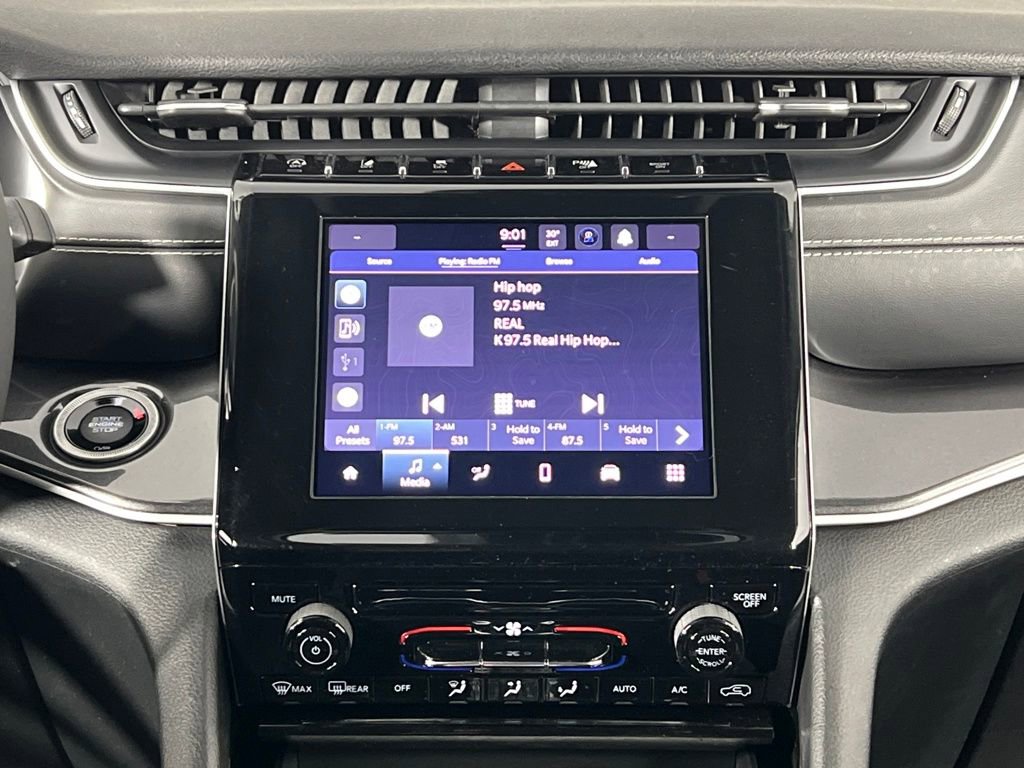 Used 2023 Jeep Grand Cherokee Laredo image 28