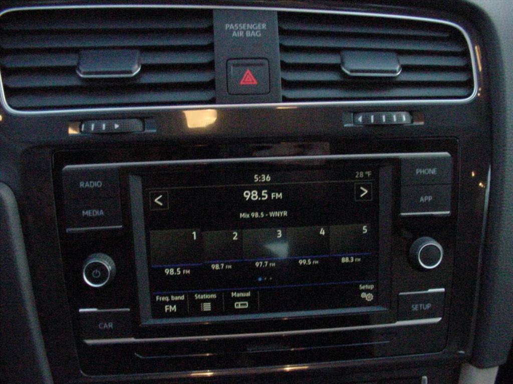 Used 2019 Volkswagen Golf S image 13