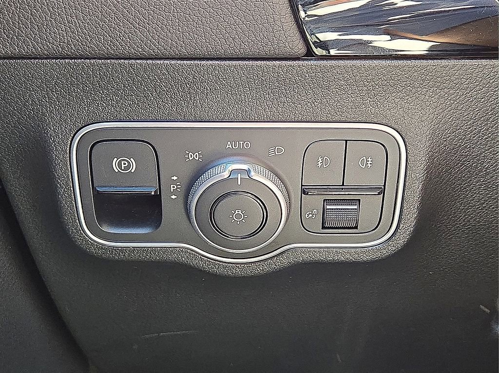 Used 2025 Mercedes-Benz GLA 250 4MATIC image 24