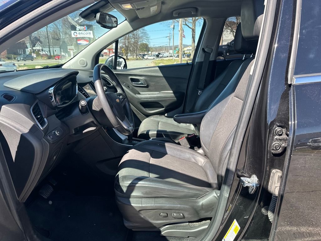 Used 2019 Chevrolet Trax LT w/ LT Convenience Package image 9