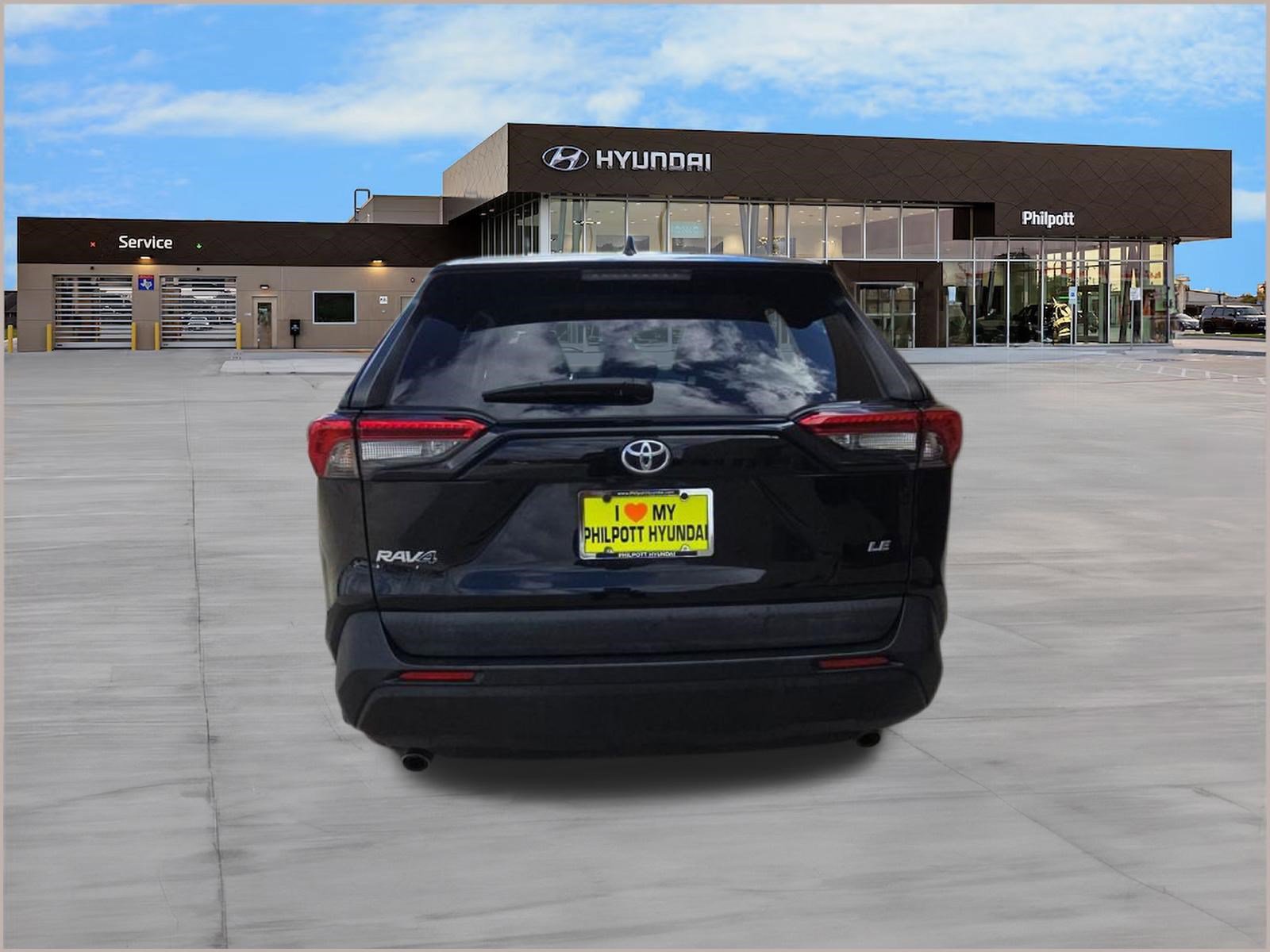 Used 2021 Toyota RAV4 LE image 10