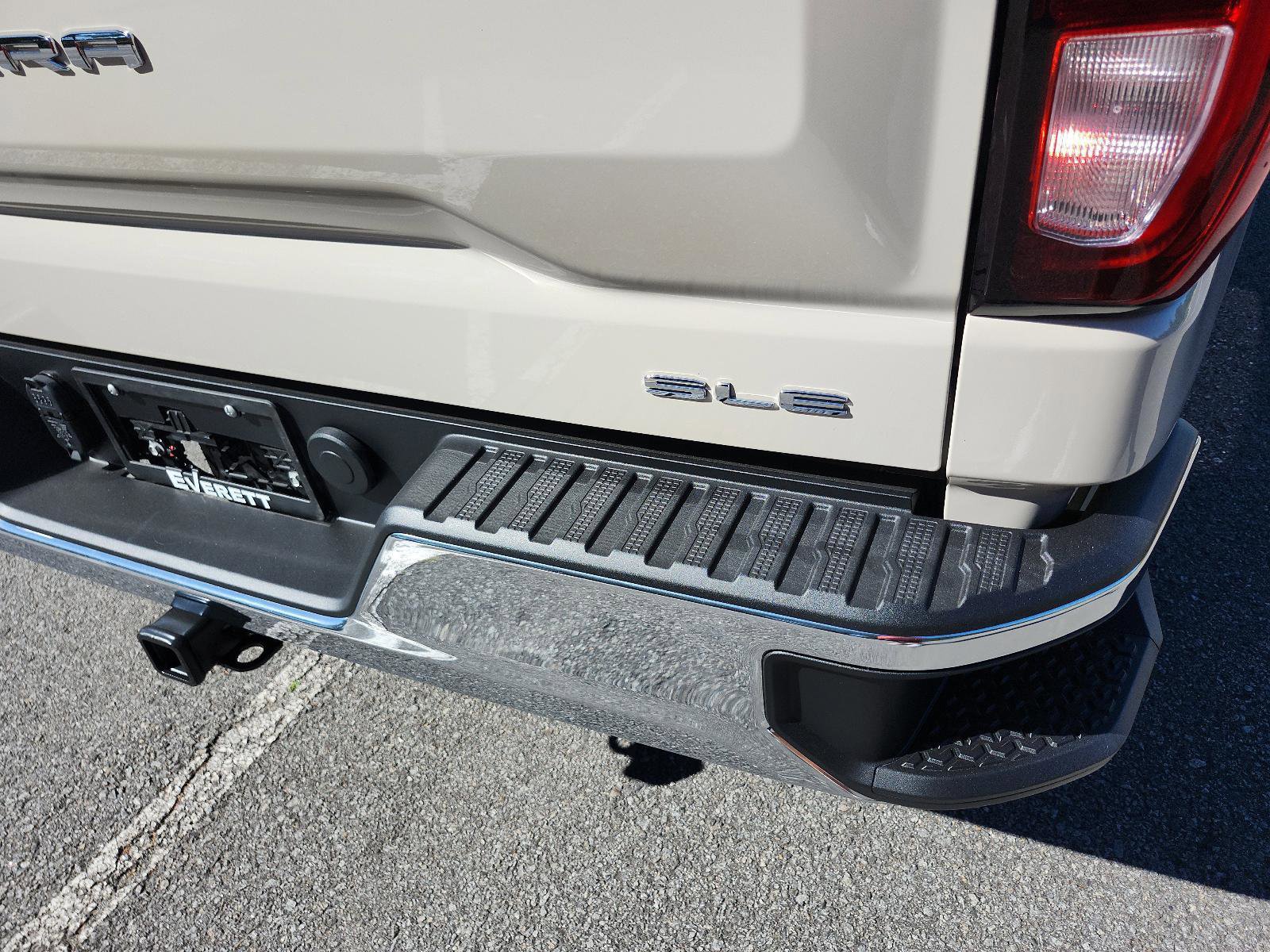 New 2026 GMC Sierra 1500 SLE image 4