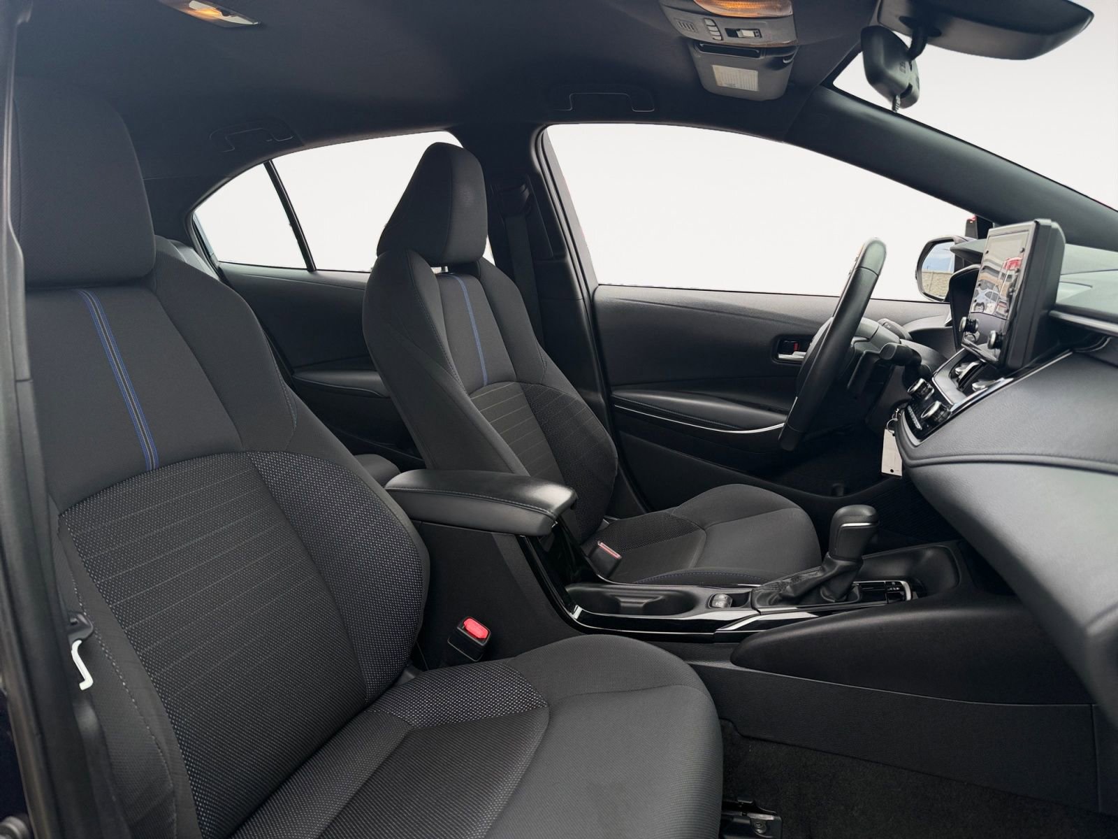 Certified 2022 Toyota Corolla SE w/ Carpet Mat Package (TMS) FWD image 15